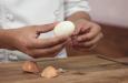 Pelar huevos cocidos 2 (CAPSULAS)