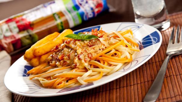 Spaghetti verduras doria con crema de cebolla y yuquitas fritas 