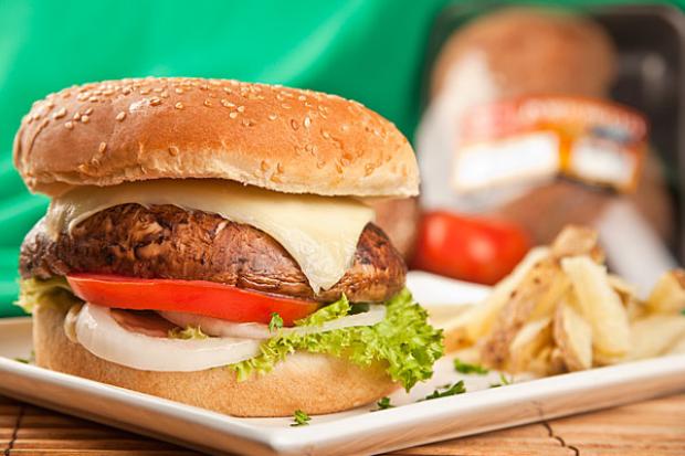 receta Hamburguesa de portobello setas de cuivá y papas rústicas 