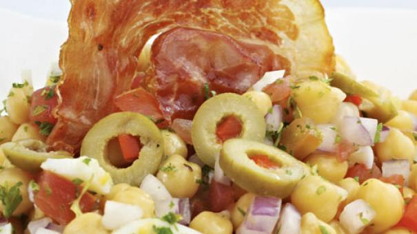 Ensalada de garbanzos a la catalana.