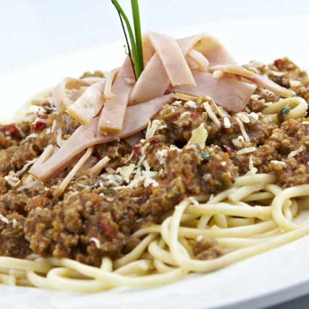 receta Spaghetti  con  bolognesa y jamón